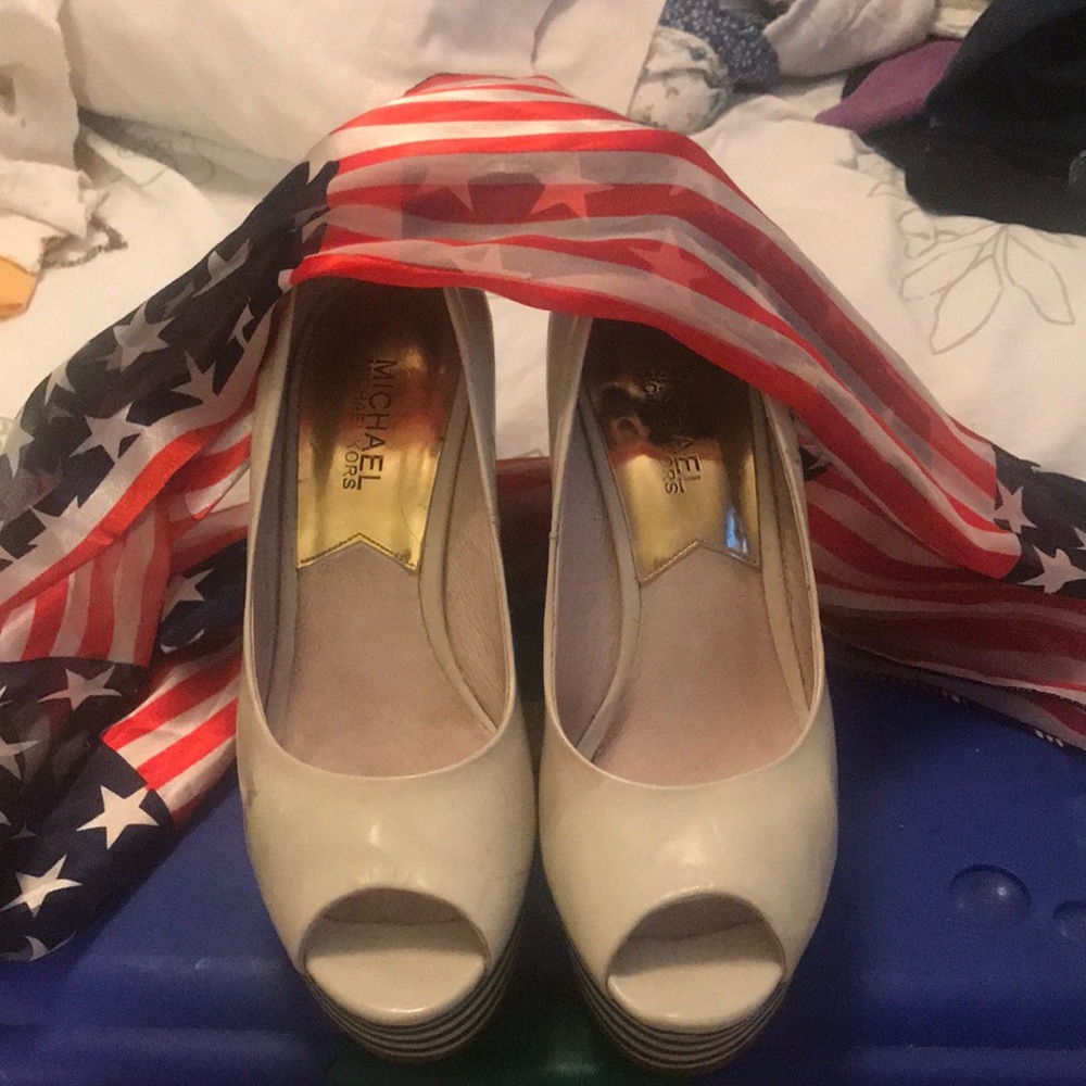 MICHAEL KORS size 7 like new